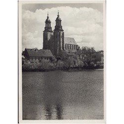 Gniezno. Katedra i jezioro. Fot. Roman Puchalski