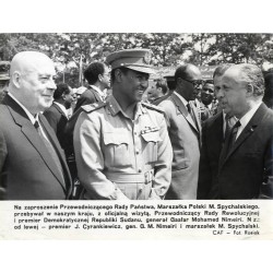 "[...] N z.: od lewej - premier J. Cyrankiewicz, gen. G. M. Nimeiri i...