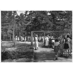 "Rabsztyn. Sanatorium dla dzieci Przed obiadem - spacer maj 1954 [...]"