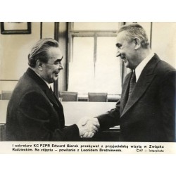 "I Sekretarz KC PZPR Edward Gierek przebywał z przyjacielską wizyta w Związku Radzieckim. Na zdjęciu - powitanie z Leonidem Breż