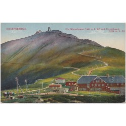 Riesengebirge. Die Schneekoppe (1605 m ü. M.) und Riesenbaude (1394 m. ü. M.)