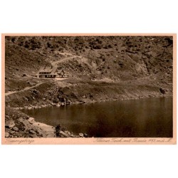 Riesengebirge. Kleiner Teich mit Baude 1183 m ü. M.