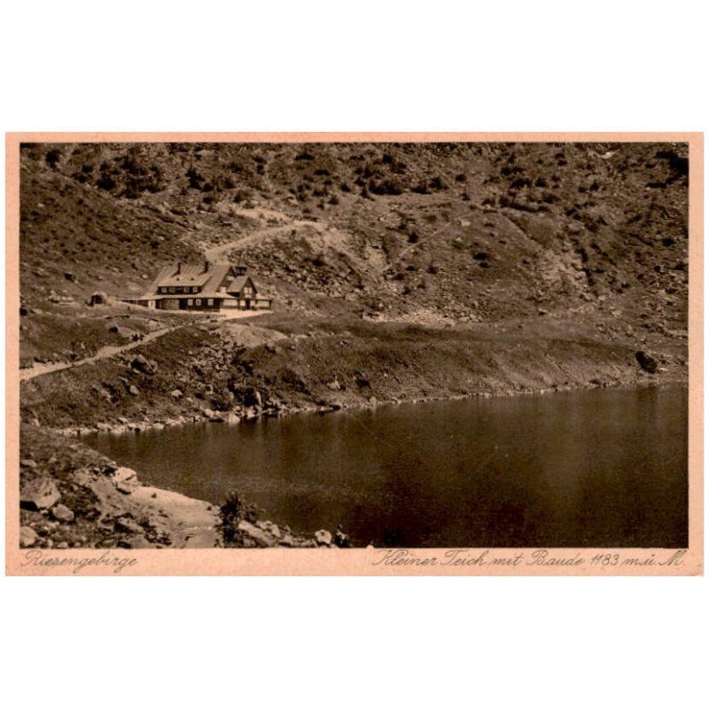 Riesengebirge. Kleiner Teich mit Baude 1183 m ü. M.