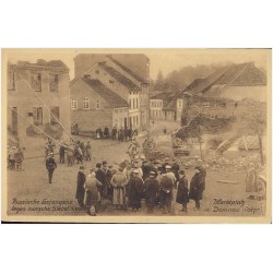 Russische Gefangene legen morsche Giebel nieder. Marktplatz in Domnau (Ostpr.) 127