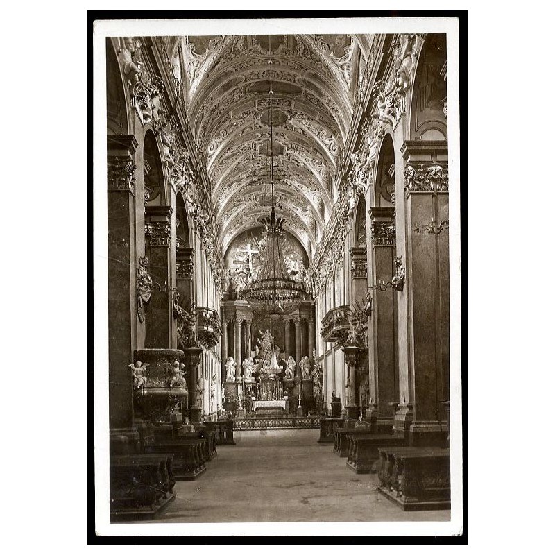 Częstochowa. Wnętrze kościoła na Jasnej Górze. Fot. Jan Bułhak