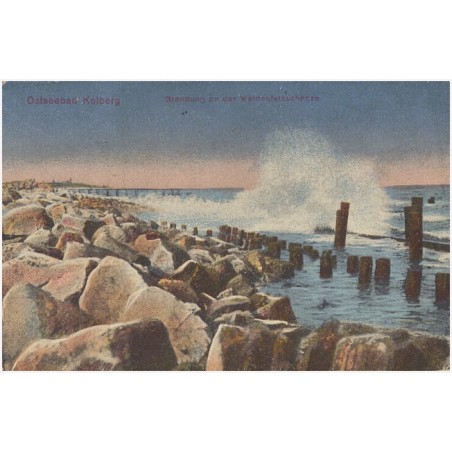 Ostseebad Kolberg. Brandung an der Waldenfelsschanze