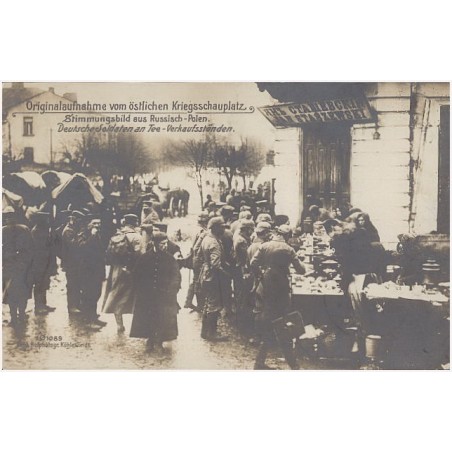 Originalaufnahme vom östlichen Kriegsschauplatz. Stimmungsbild aus Russisch-Polen. Deutsche Soldaten an Tee-Verkaufsständen