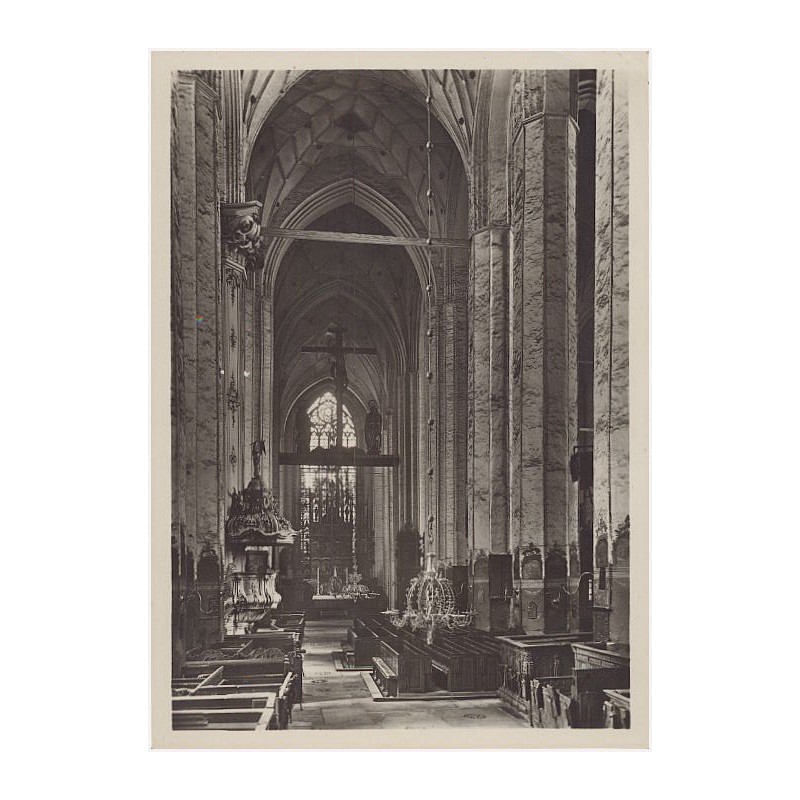 Die Marienkirche in Danzig. Mittelschiff nach dem Altar. Dz. 6