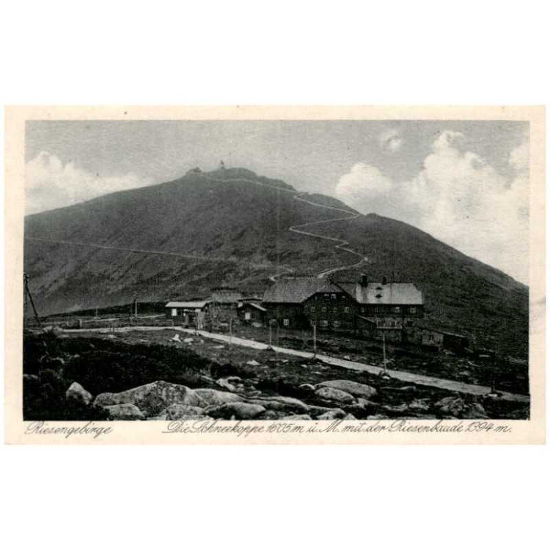 Riesengebirge. Die Schneekoppe 1605 m ü. M. mit der Riesenbaude 1394 m.