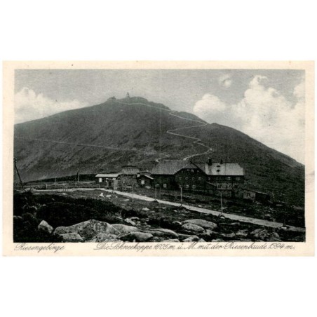 Riesengebirge. Die Schneekoppe 1605 m ü. M. mit der Riesenbaude 1394 m.