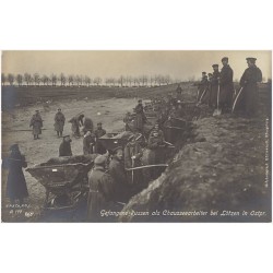 Gefangene Russen als Chausseearbeiter bei Lötzen in Ostpr. Hofphotograph Kühlewindt, Königsberg