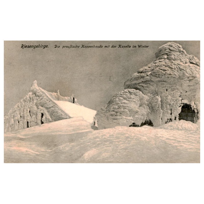 Riesengebirge. Die preußische Koppenbaude mit der Kapelle im Winter