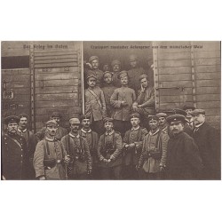 Der Krieg im Osten. Transport russischer Gefangener aus dem masurischen Wald