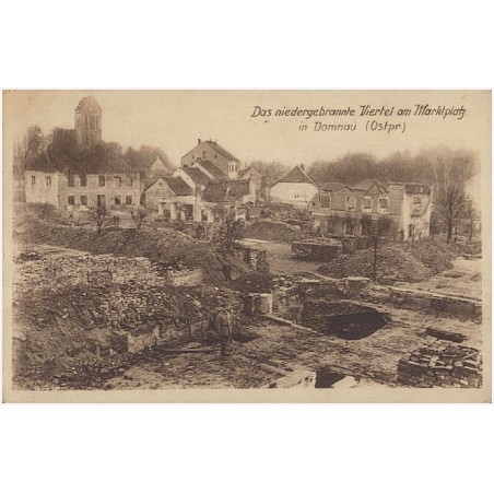 Das niedergebrannte Viertel am Marktplatz in Domnau (Ostpr.) [...]