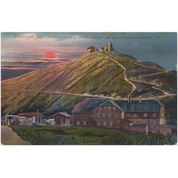 Riesengebirge. Sonnenaufgang an der Riesenbaude, 1394 m, u. Schneekoppe, 1605 m ü. M