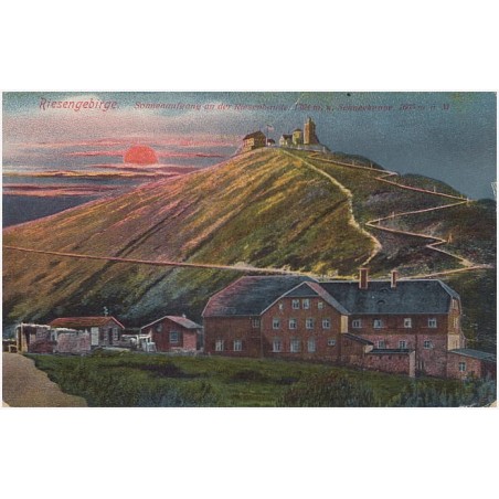 Riesengebirge. Sonnenaufgang an der Riesenbaude, 1394 m, u. Schneekoppe, 1605 m ü. M