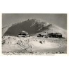Riesengebirge. Schneekoppe 1605 m ü. M. mit Schlesierhaus u. Riesenbaude