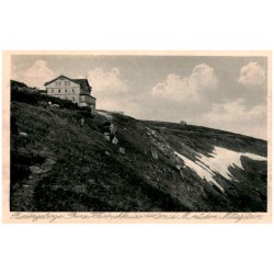 Riesengebirge. Prinz Heinrichbaude 1410 m ü. M. mit dem Mittagstein.
