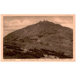 Riesengebirge. Die Schneekoppe (1605 m ü. M.) und Riesenbaude (1394 m ü. M.)