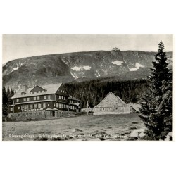 Riesengebirge. Schlingelbaude 1067 m ü. M. mit Teichrändern