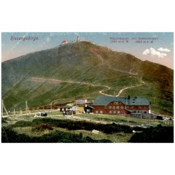 Riesengebirge. Riesenbaude 1394 m ü. M. mit Schneekoppe 1605 m ü. M.