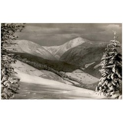 Riesengebirge. Blick vom Lenzenberg nach Schneekoppe, Riesenbaude, Riesengrund und Petzer. Künstlerkarte.