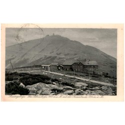 Riesengebirge. Die Schneekoppe 1605 m ü. M. mit der Riesenbaude 1394 m.