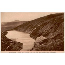 Riesengebirge. Großer Teich, 1225 m ü. M., mit Prinz Heinrich-Baude und Schneekoppe