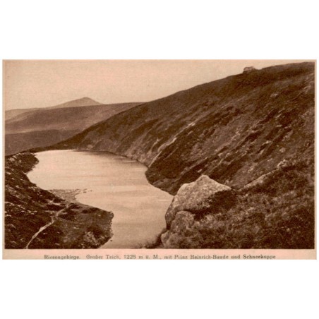 Riesengebirge. Großer Teich, 1225 m ü. M., mit Prinz Heinrich-Baude und Schneekoppe