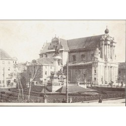 Warszawa. Pomnik Mickiewicza i kościół Karmelitów.