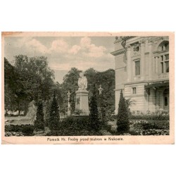 Pomnik Hr. Fredry przed teatrem w Krakowie.
