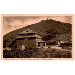 Riesengebirge. Schlesierhaus mit der Schneekoppe.