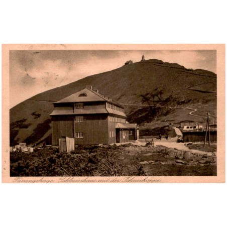 Riesengebirge. Schlesierhaus mit der Schneekoppe.