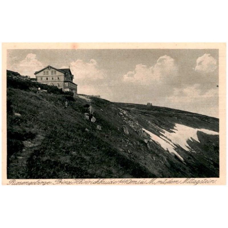 Riesengebirge. Prinz Heinrichbaude 1410 m ü. M. mit dem Mittagstein.
