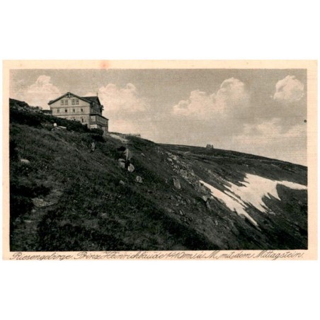 Riesengebirge. Prinz Heinrichbaude 1410 m ü. M. mit dem Mittagstein.