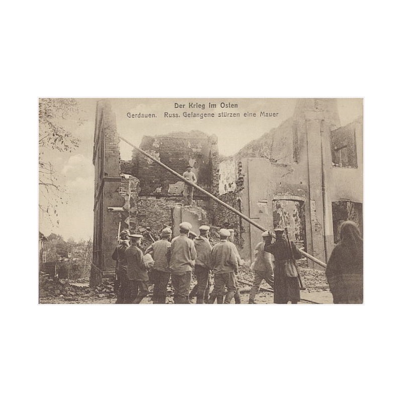 Der Krieg im Osten. Gerdauen. Russ. Gefangene stürzen eine Mauer