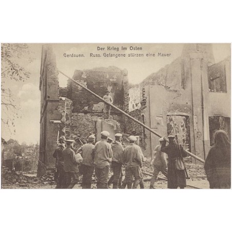 Der Krieg im Osten. Gerdauen. Russ. Gefangene stürzen eine Mauer