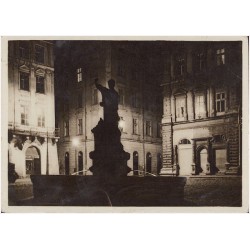 Lwów w nocy. Fragment Rynku. Fot. A. Butrymowicz