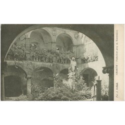 Kraków - Podwórze przy ul. Kanoniczej. Fot. J. Bułhak