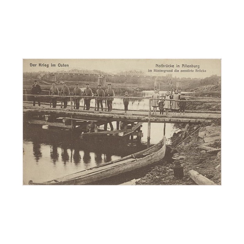 Der Krieg im Osten. Notbrücke in Allenburg im Hintergrund die zerstörte Brücke