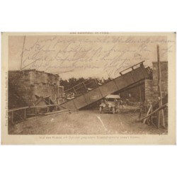 Das Automobil im Felde. Von den Russen mit Dynamit gesprengte Eisenbahnbrücke unweit Kowno. Phot. Presse Photo Syndikat, Berlin