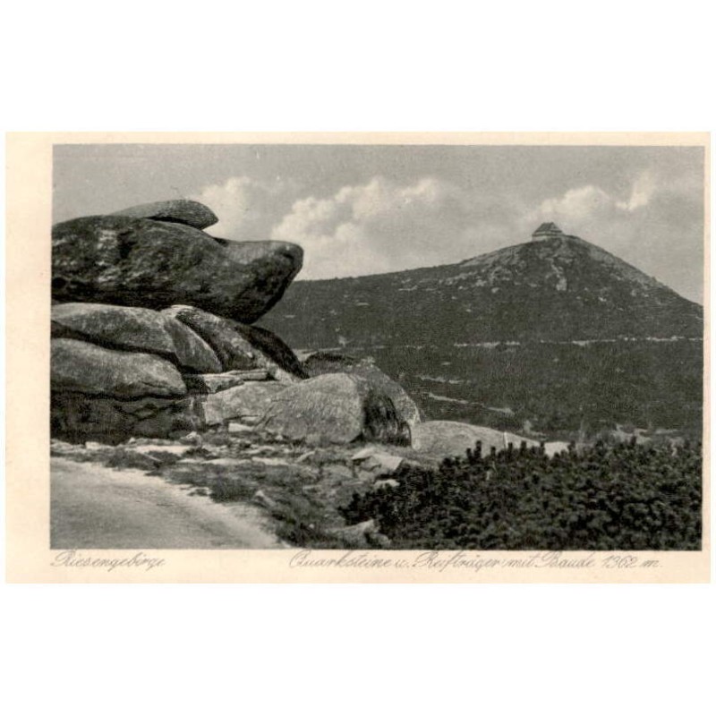 Riesengebirge. Quarksteine u. Reifträger mit Baude 1362 m.
