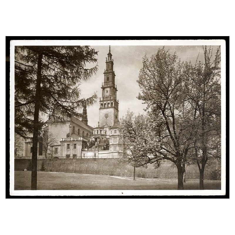 Częstochowa. Aleja P. Marii i widok na kościół jasnogórski. Fot. Jan Bułhak