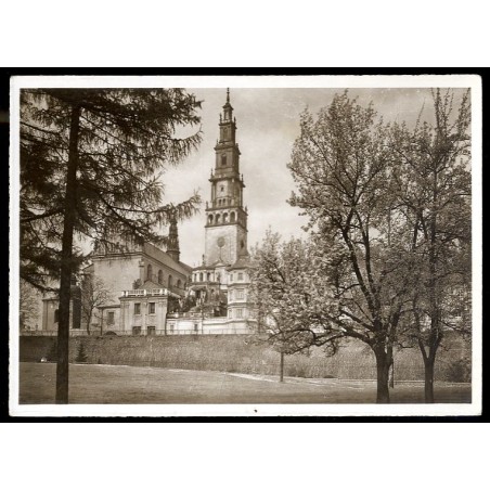 Częstochowa. Aleja P. Marii i widok na kościół jasnogórski. Fot. Jan Bułhak