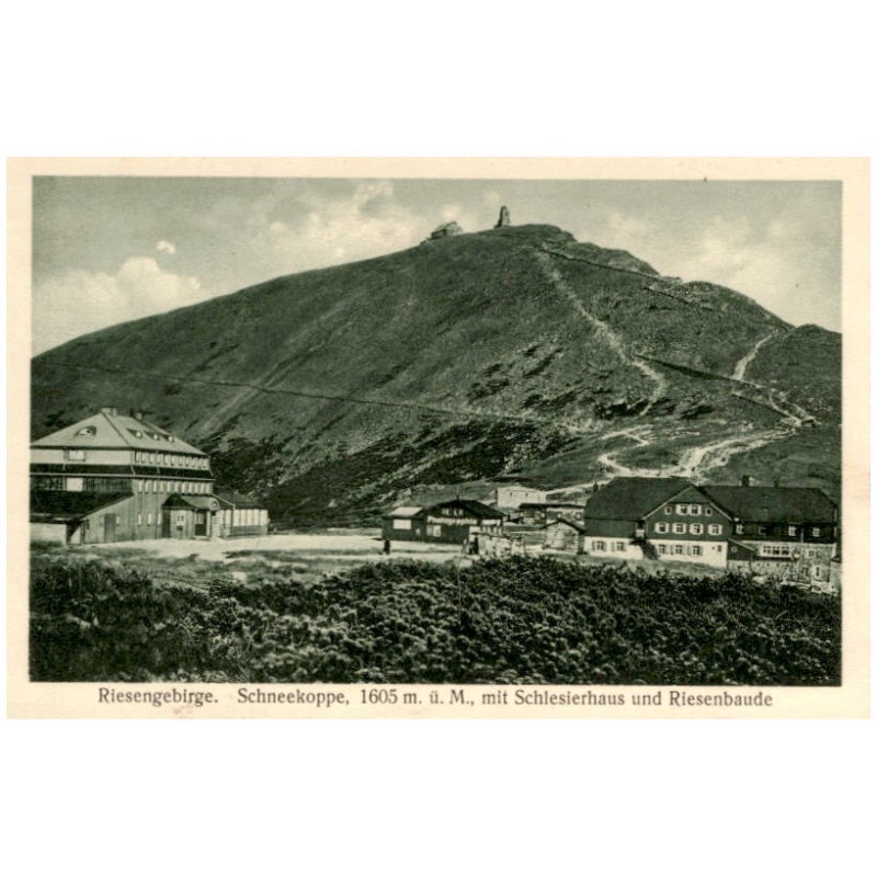 Riesengebirge. Schneekoppe, 1605 m ü. M., mit Schlesierhaus und Riesenbaude