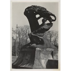 Warszawa. Łazienki, pomnik Chopina w parku. Fot. Roman Puchalski