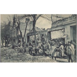 Der Krieg im Osten - Stallupönen. Russen bei den Aufräumungsarbeiten