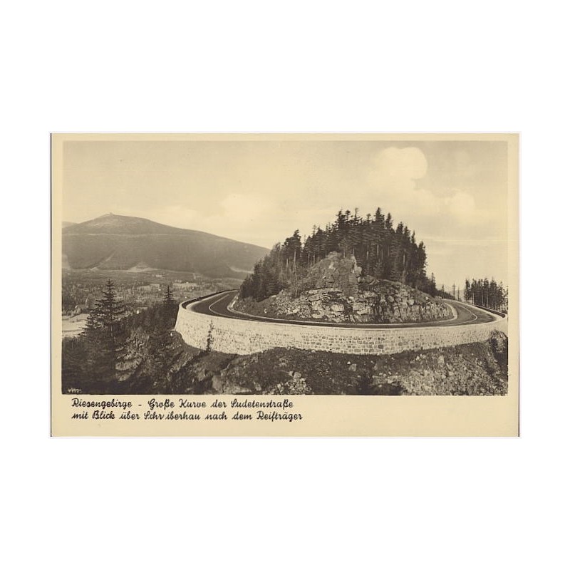 Riesengebirge - Große Kurve der Sudetenstraße mit Blick über Schreiberhau nach dem Reifträger 49971