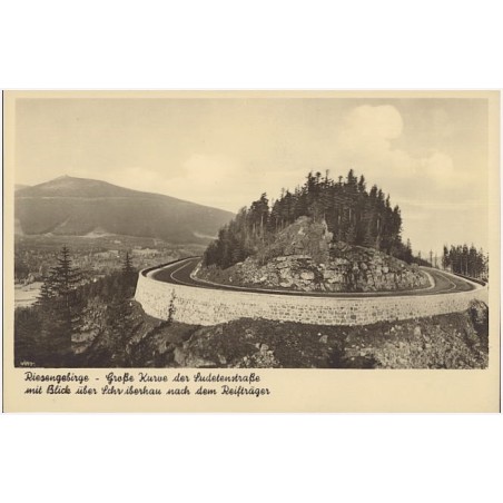 Riesengebirge - Große Kurve der Sudetenstraße mit Blick über Schreiberhau nach dem Reifträger 49971
