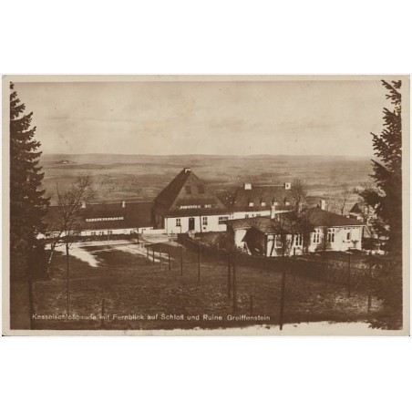 Kesselschloßbaude mit Fernblick auf Schloß und Ruine Greiffenstein. [...]